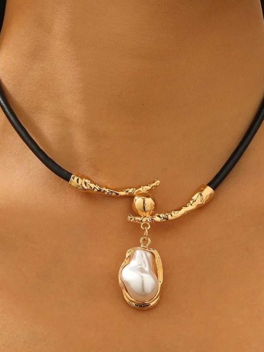 Anthropologie Gold and Black Pearl Pendant Necklace
